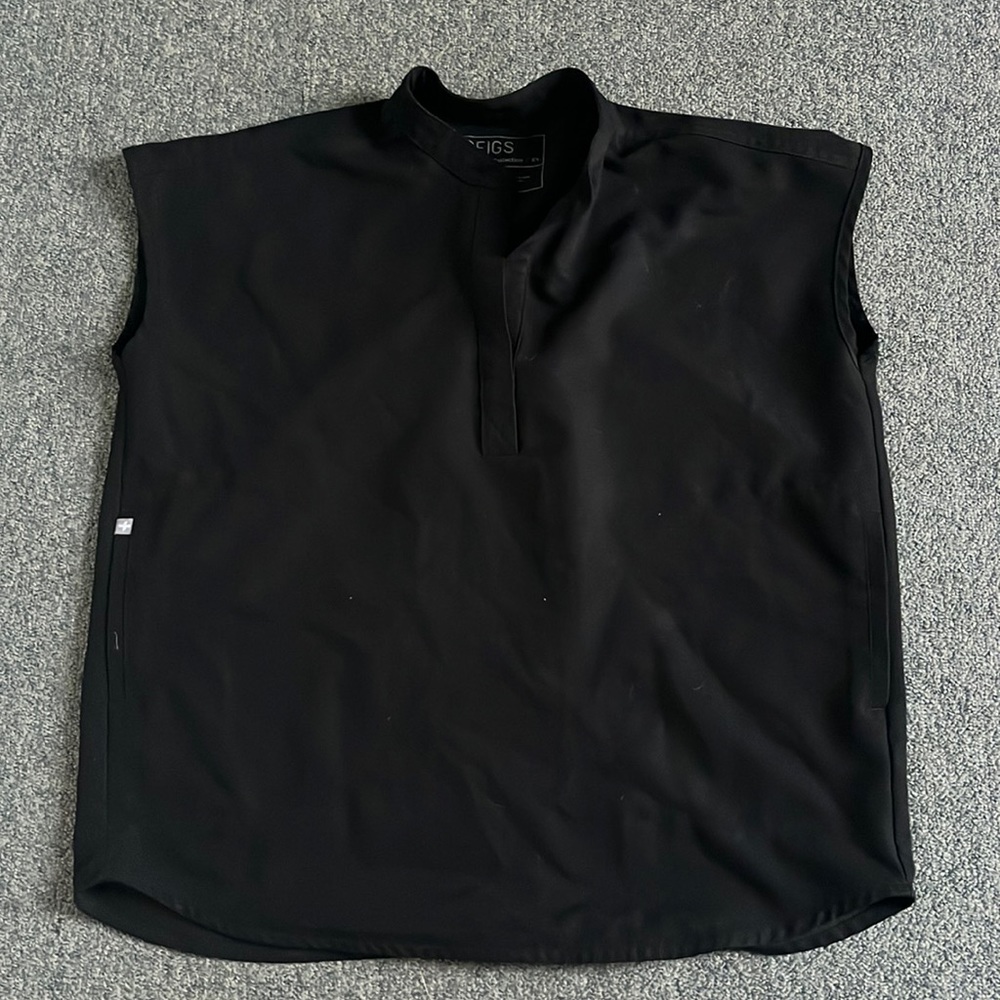 Fig scrub top